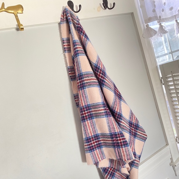 H & M Infinity Scarf - Picture 5 of 16